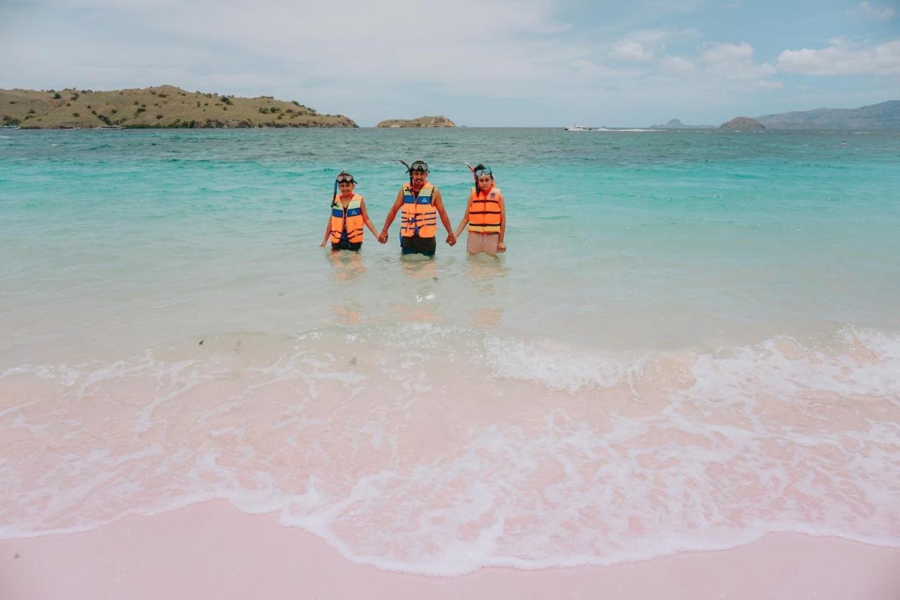 Komodoku One Love Homestay And Tour Labuan Bajo Eksteriør bilde