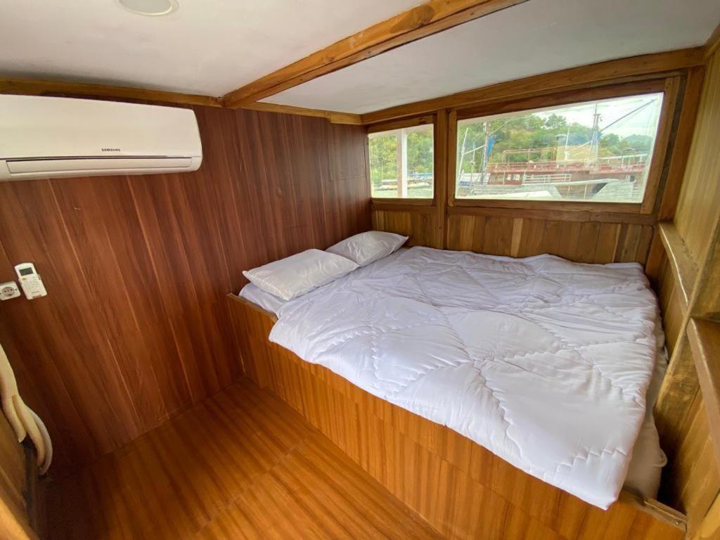 Komodoku One Love Homestay And Tour Labuan Bajo Eksteriør bilde