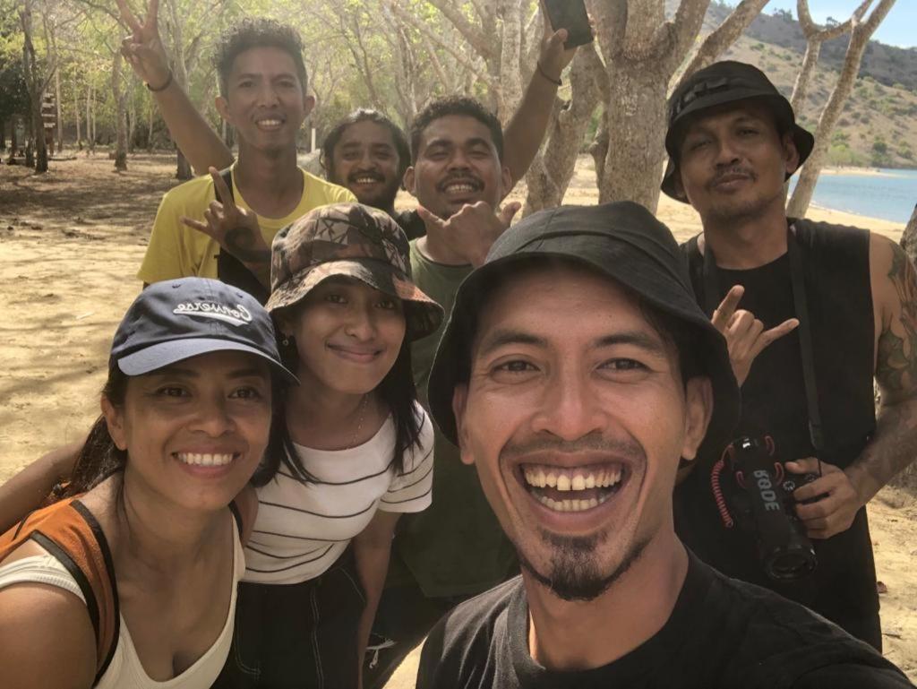 Komodoku One Love Homestay And Tour Labuan Bajo Eksteriør bilde