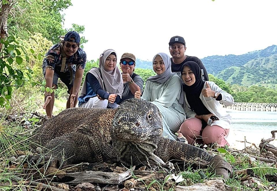 Komodoku One Love Homestay And Tour Labuan Bajo Eksteriør bilde