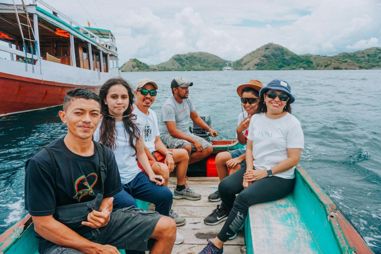 Komodoku One Love Homestay And Tour Labuan Bajo Eksteriør bilde