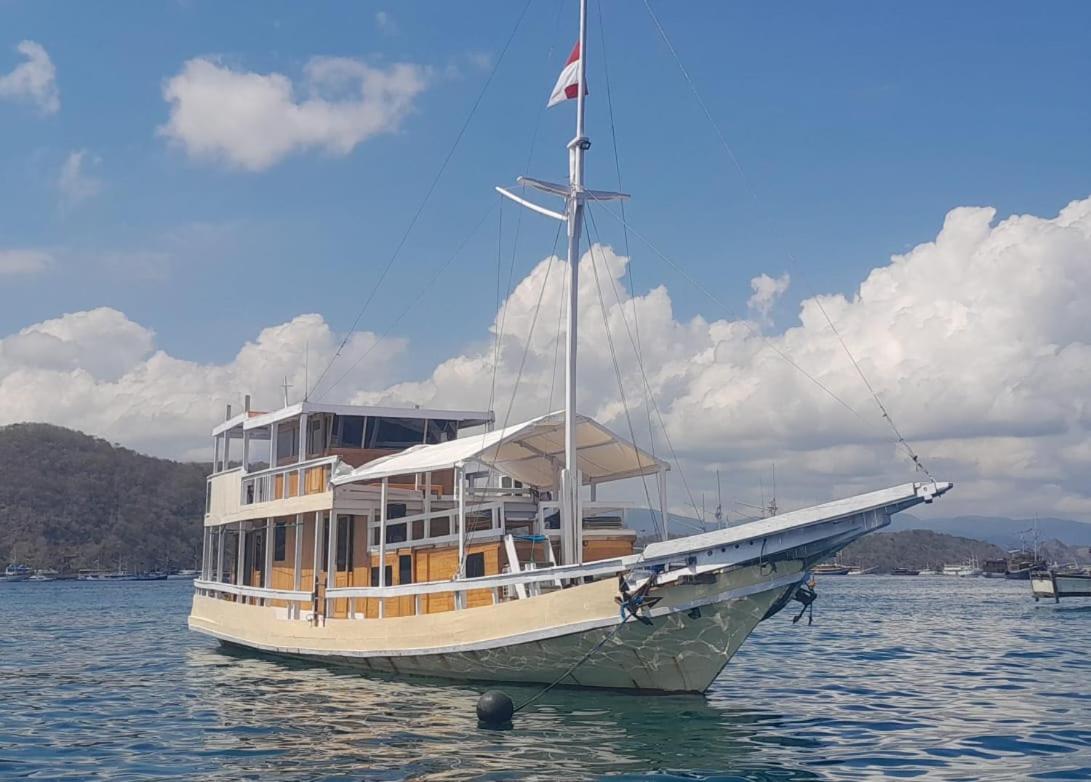 Komodoku One Love Homestay And Tour Labuan Bajo Eksteriør bilde