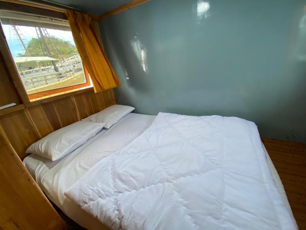 Komodoku One Love Homestay And Tour Labuan Bajo Eksteriør bilde