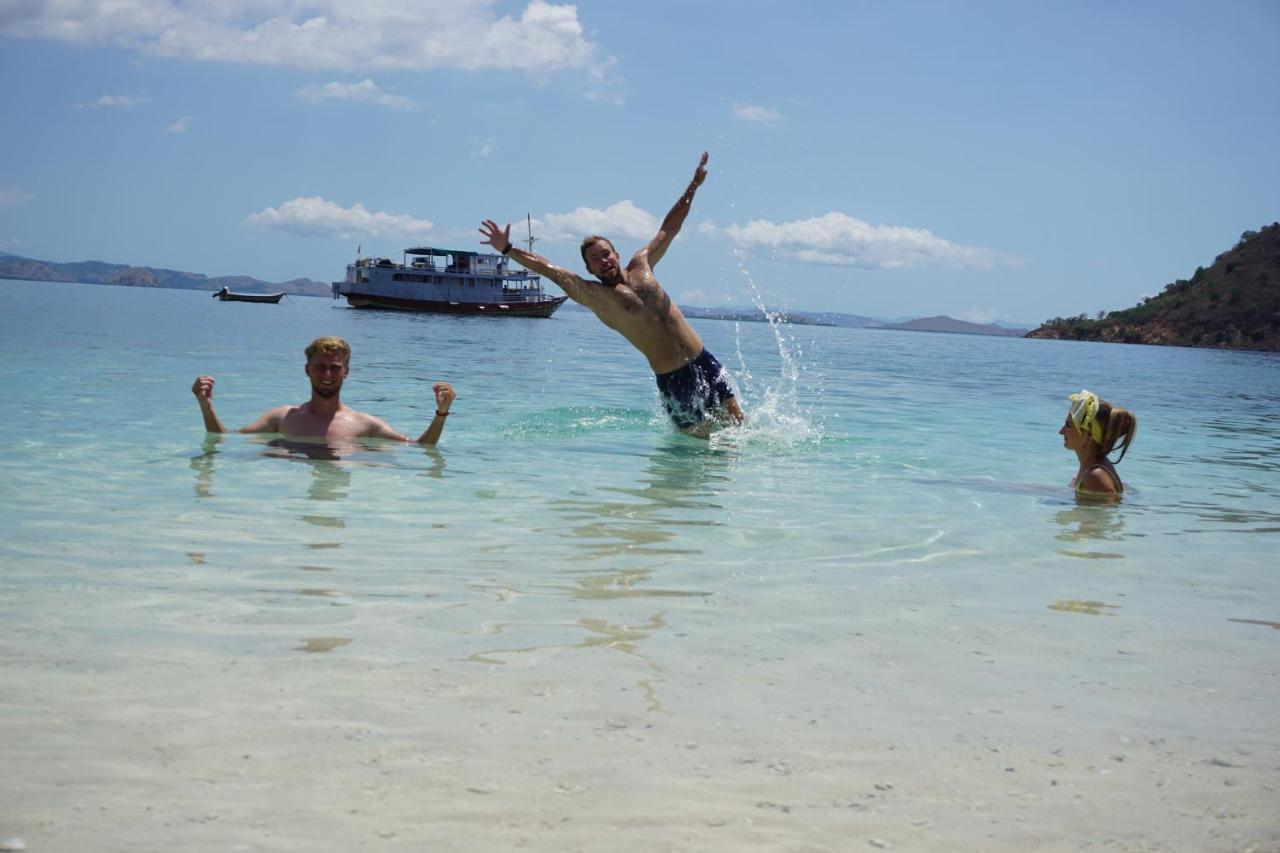 Komodoku One Love Homestay And Tour Labuan Bajo Eksteriør bilde