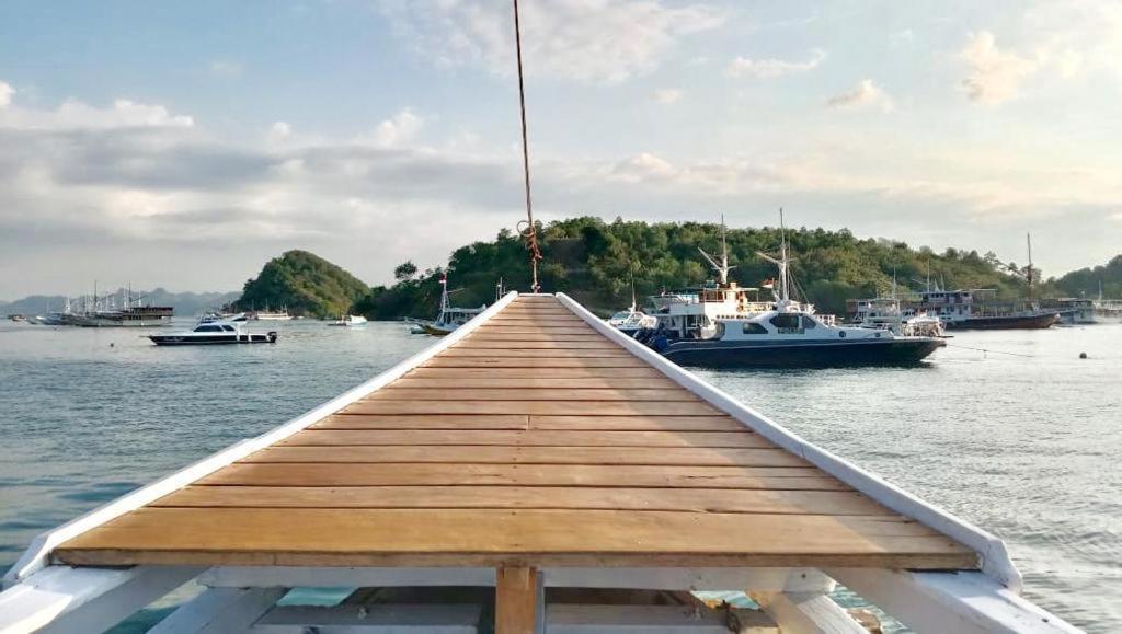 Komodoku One Love Homestay And Tour Labuan Bajo Eksteriør bilde