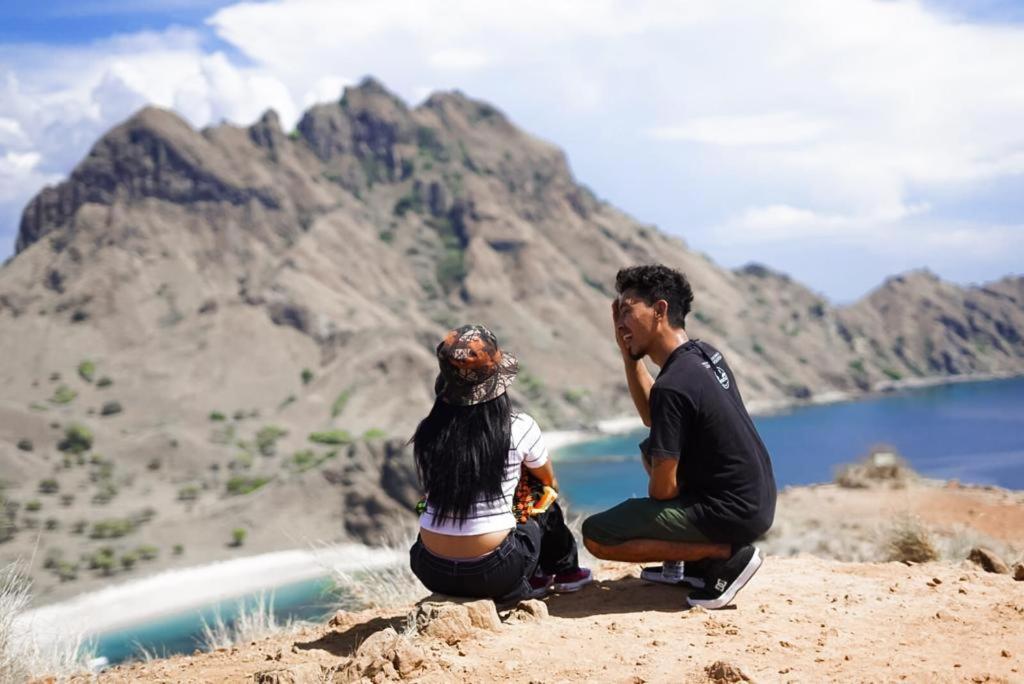 Komodoku One Love Homestay And Tour Labuan Bajo Eksteriør bilde