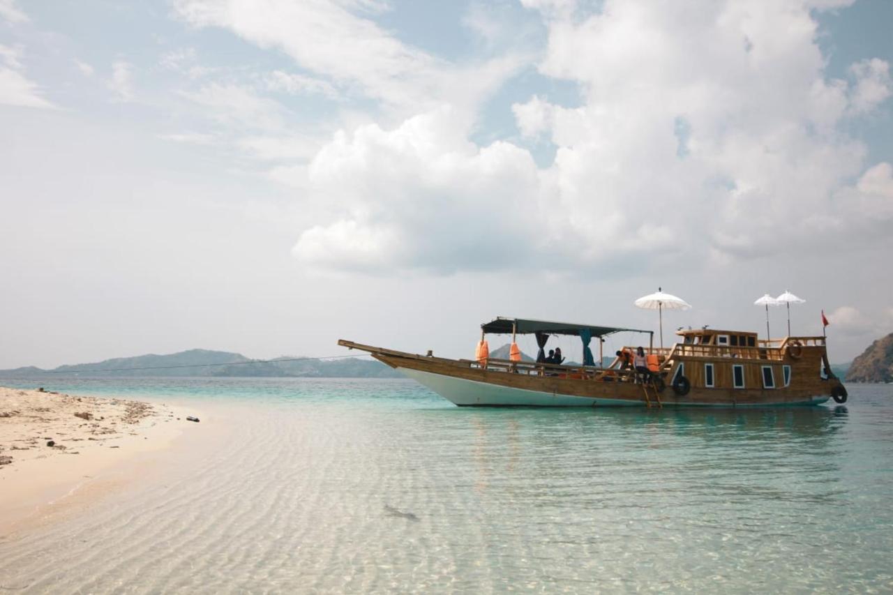 Komodoku One Love Homestay And Tour Labuan Bajo Eksteriør bilde