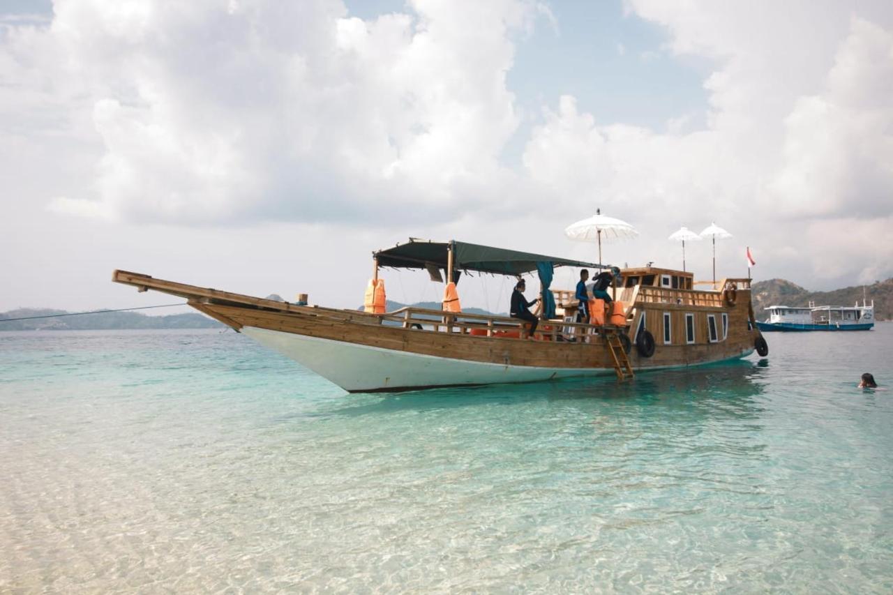 Komodoku One Love Homestay And Tour Labuan Bajo Eksteriør bilde