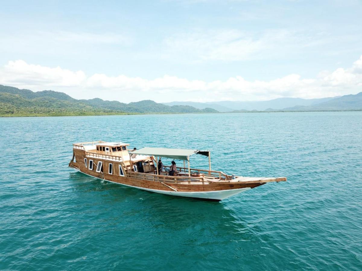 Komodoku One Love Homestay And Tour Labuan Bajo Eksteriør bilde