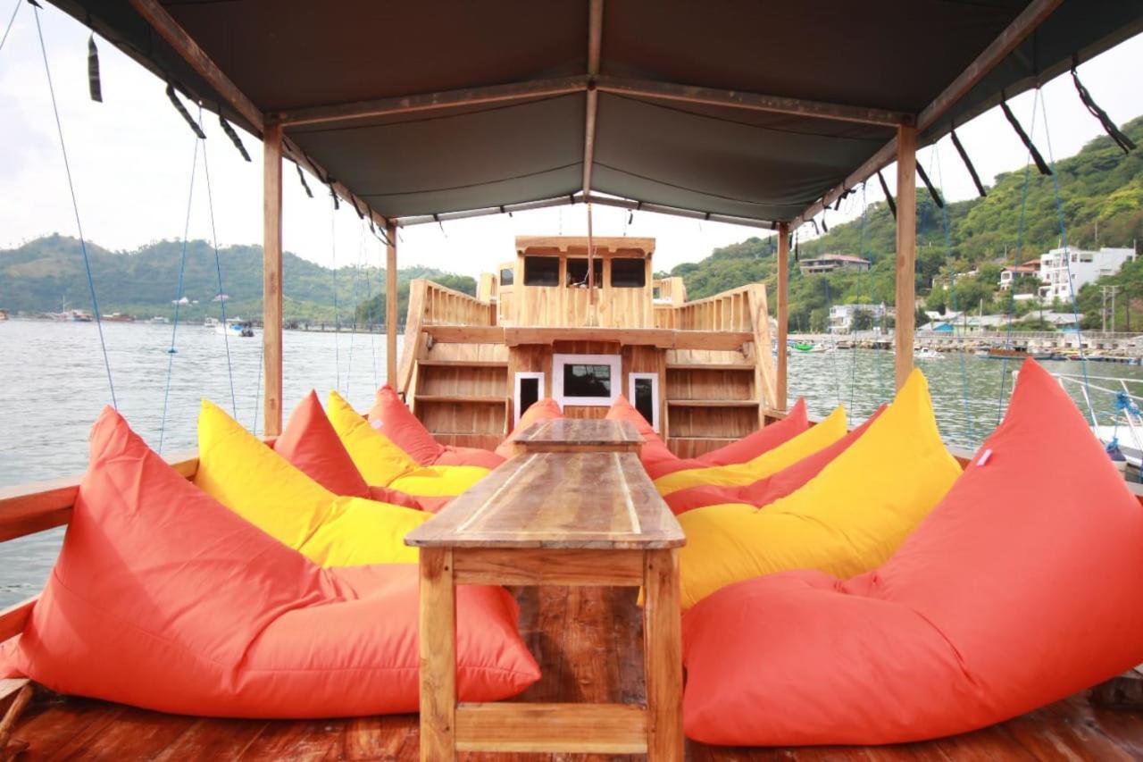 Komodoku One Love Homestay And Tour Labuan Bajo Eksteriør bilde