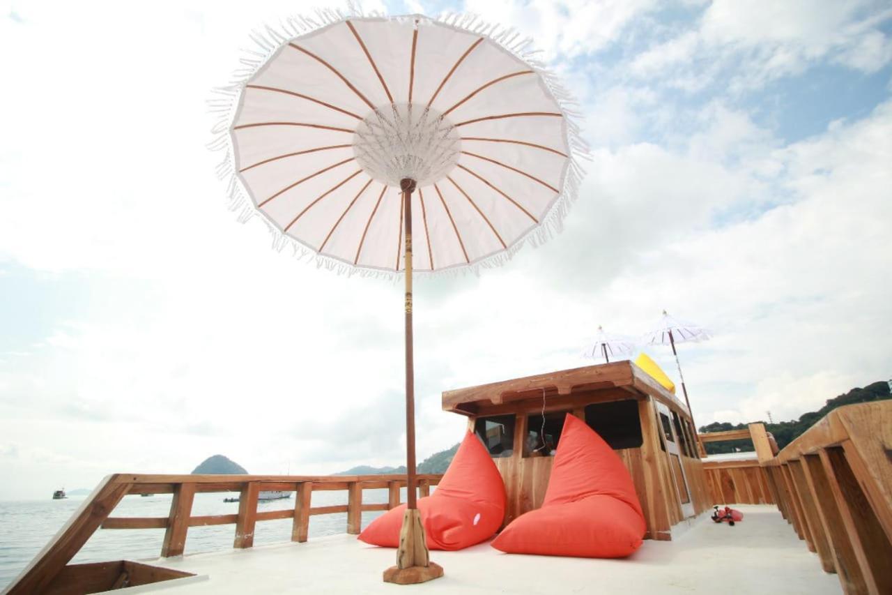 Komodoku One Love Homestay And Tour Labuan Bajo Eksteriør bilde